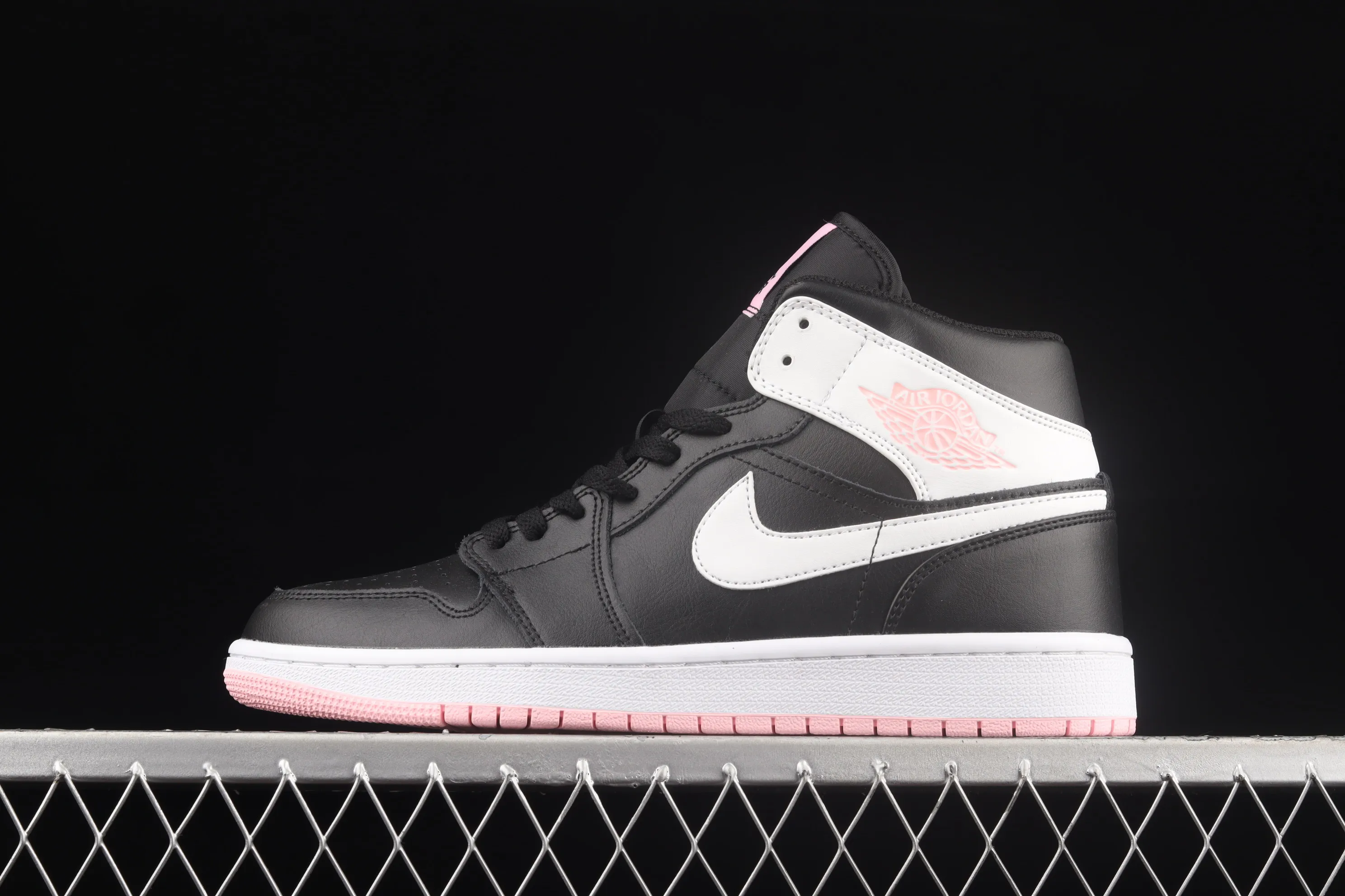 All categories Air Jordan Jordan series basketball shoes Air Jordan 1 Mid Air Jordan 1 Mid AJ1 Joe 1 black and white mid-top basketball shoes 555112-061